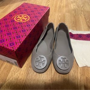 Tory Burch size 6, travel Minnie ballet flats, French Grey